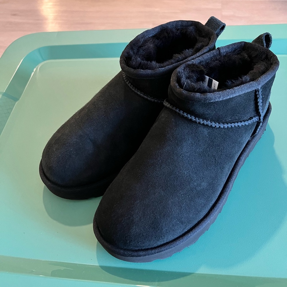 UGG Classic ultra mini booties boots black womens sz 7